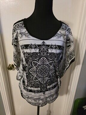 Women's Black & White Printed Short Sleeve Top